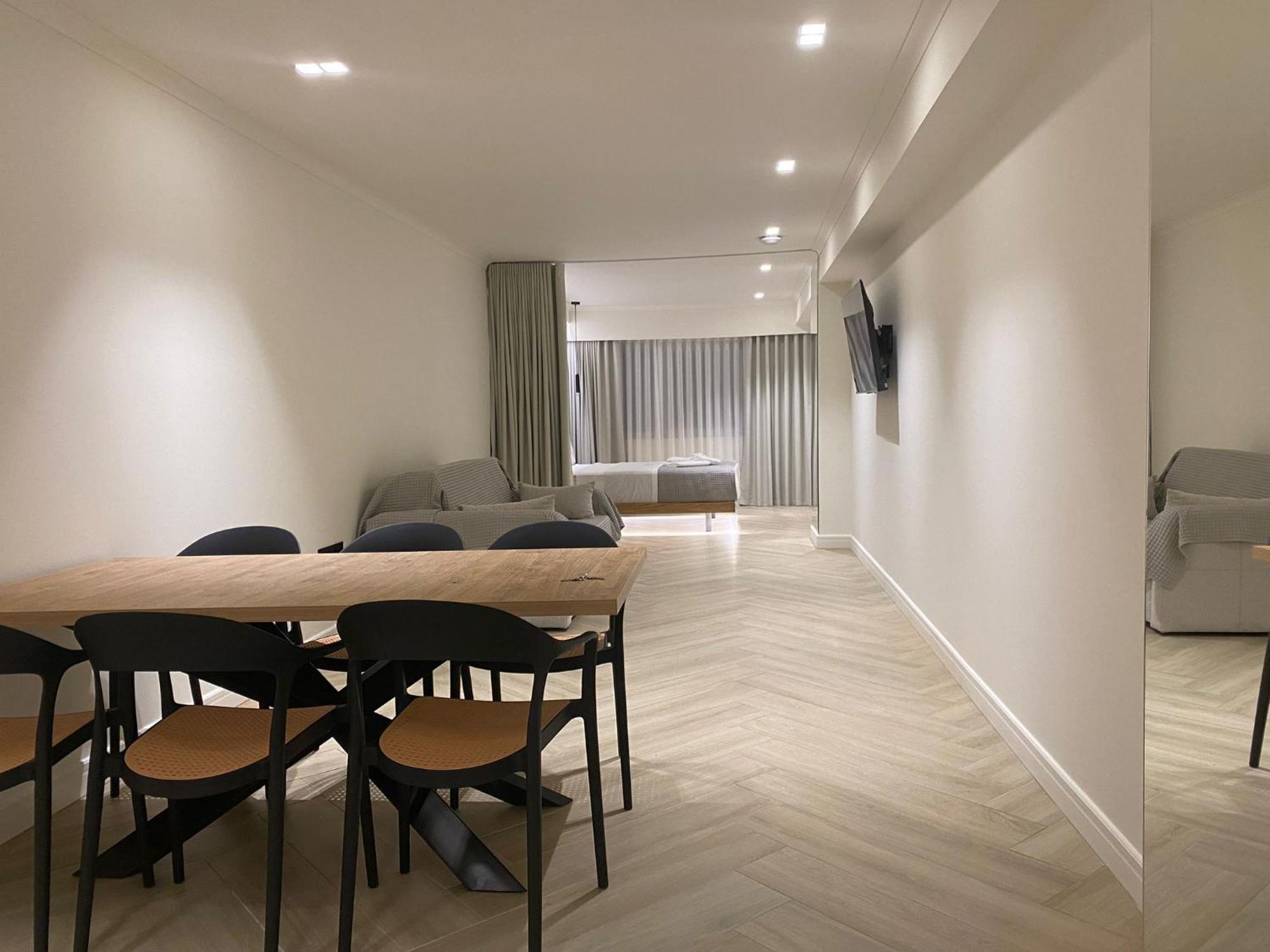 アテネ Triple A - Near Ermou Shopping Street - Family Hospitality - Free Parking!アパートホテル エクステリア 写真
